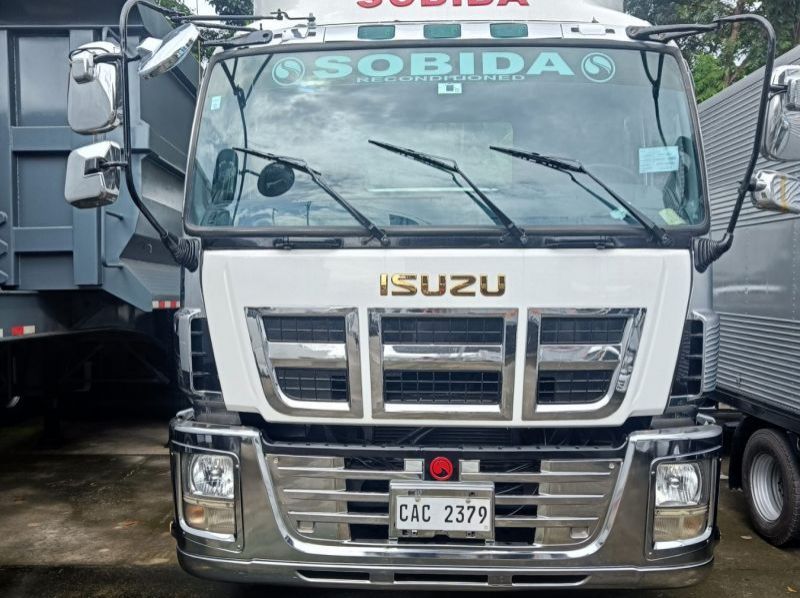 2023 Isuzu giga exd  4x2 6-wheel surplus  tractor head truck pictures