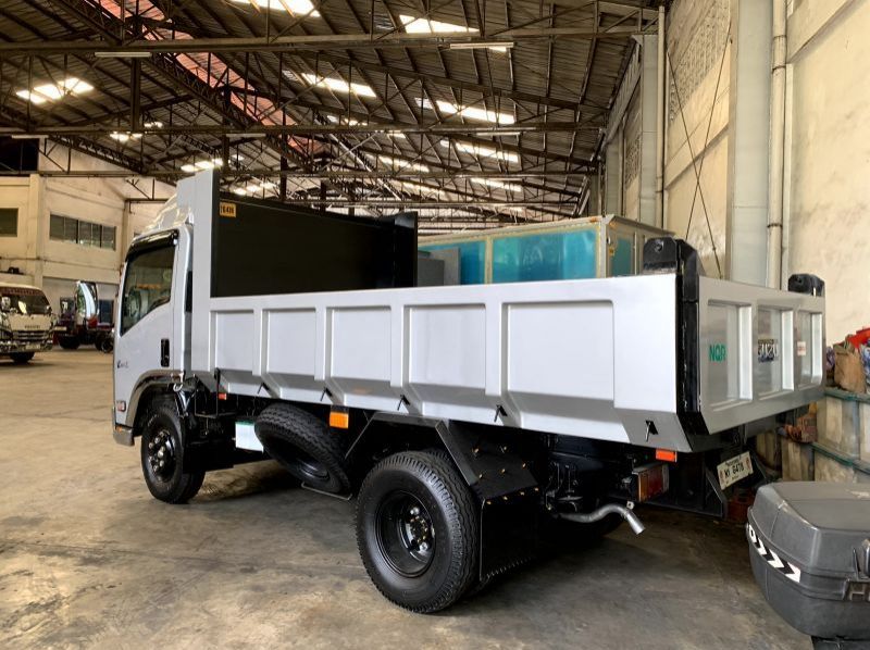 2023 Isuzu sobida reconditioned elf nqr surplus dump truck n-series canter 300 series tornado pictures