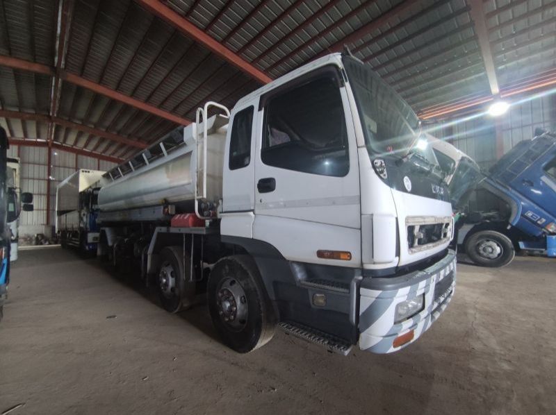 2021 Isuzu GIGA CYG TANKER TRUCK pictures