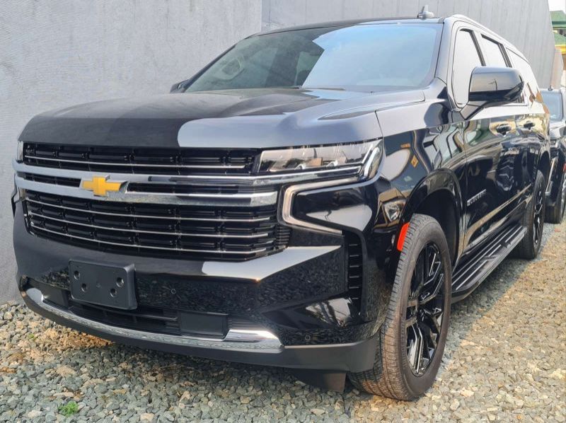 2023 Chevrolet Suburban Duramax pictures