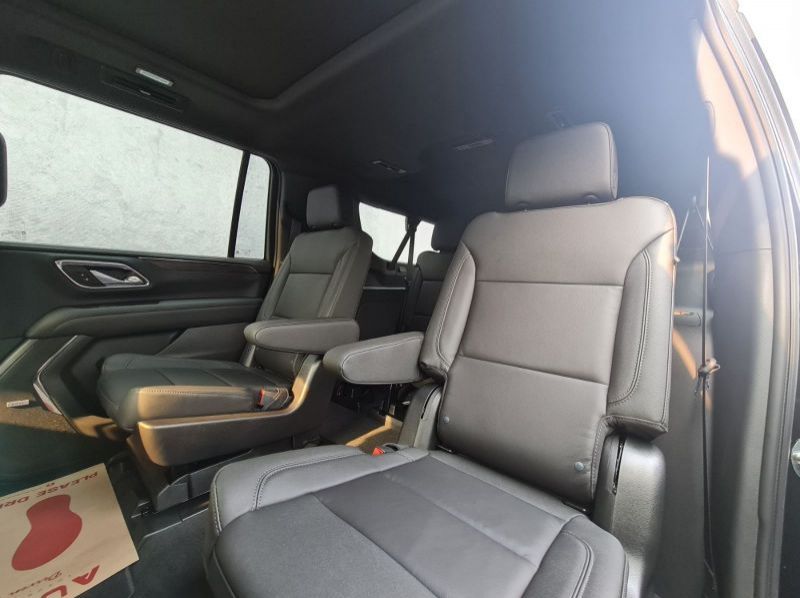 2023 Chevrolet Suburban Duramax pictures