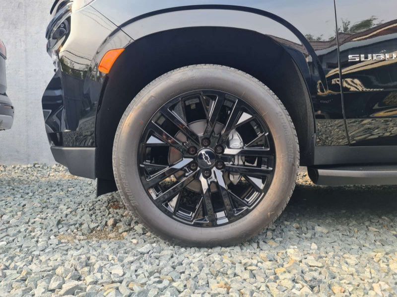 2023 Chevrolet Suburban Duramax pictures