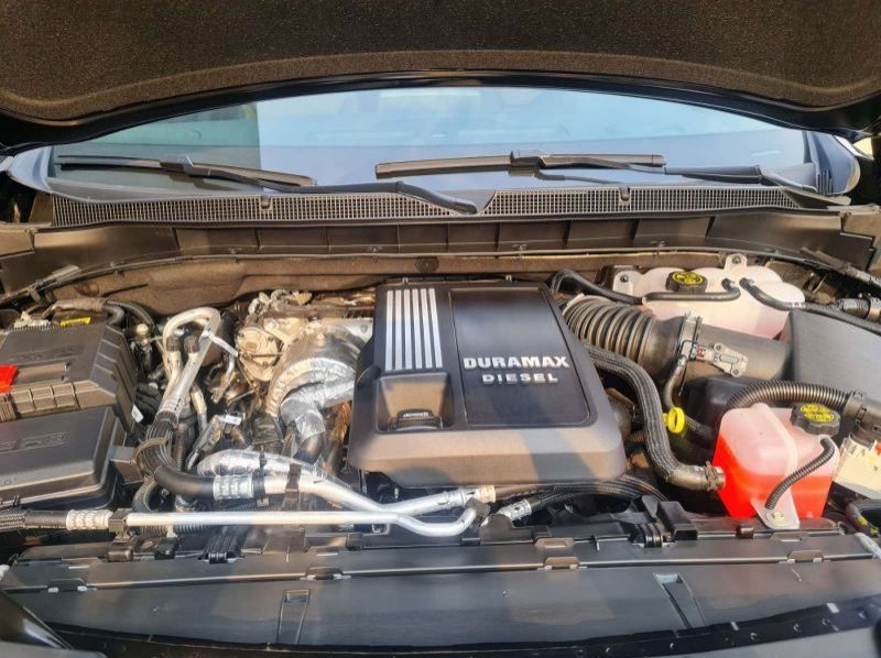 2023 Chevrolet Suburban Duramax pictures