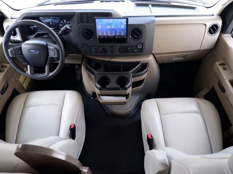 2022 Ford F350 Minnie Winnie pictures