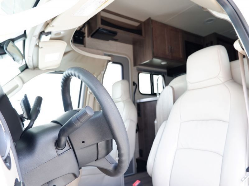 2022 Ford F350 Minnie Winnie pictures