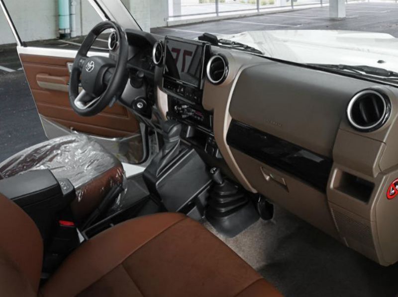 2024 Toyota Land Cruiser 76 pictures