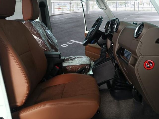 2024 Toyota Land Cruiser 76 pictures