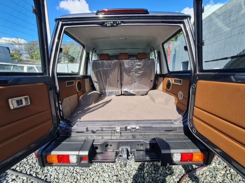 2024 Toyota Land Cruiser 76 pictures