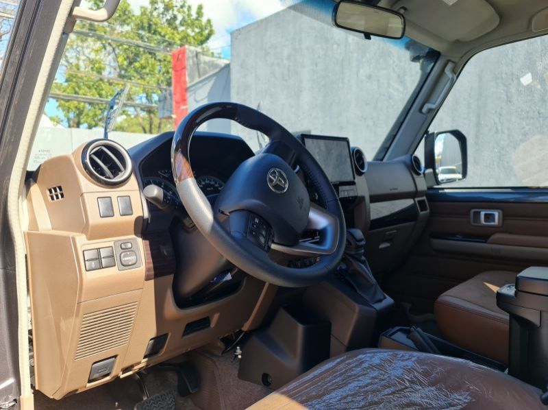2024 Toyota Land Cruiser 76 pictures