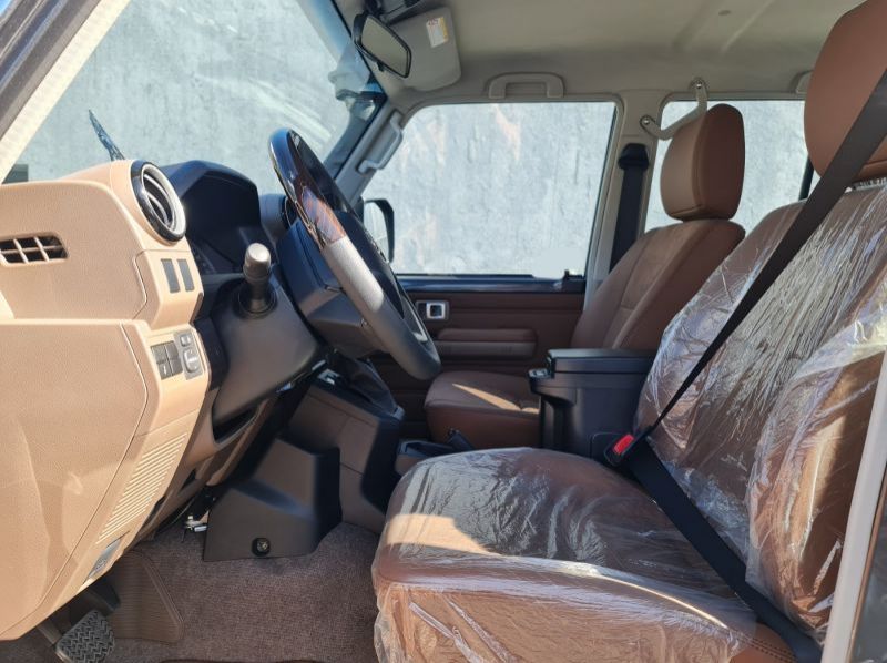 2024 Toyota Land Cruiser 76 pictures