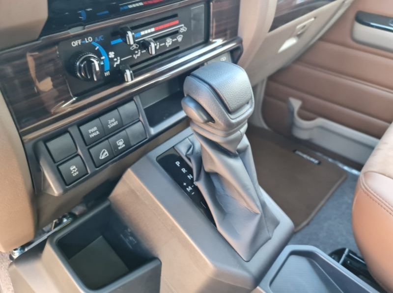 2024 Toyota Land Cruiser 76 pictures