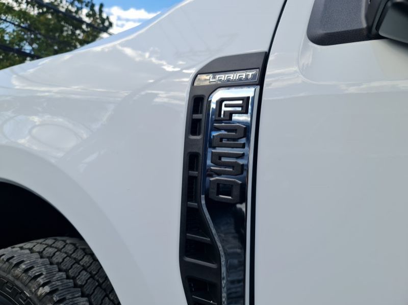 2024 Ford F250 Lariat pictures