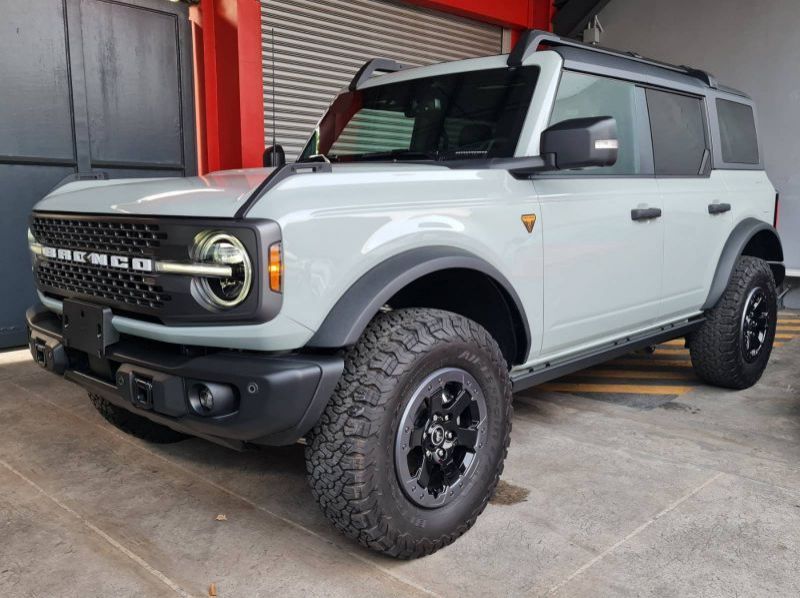 2023 Ford Bronco Badlands pictures