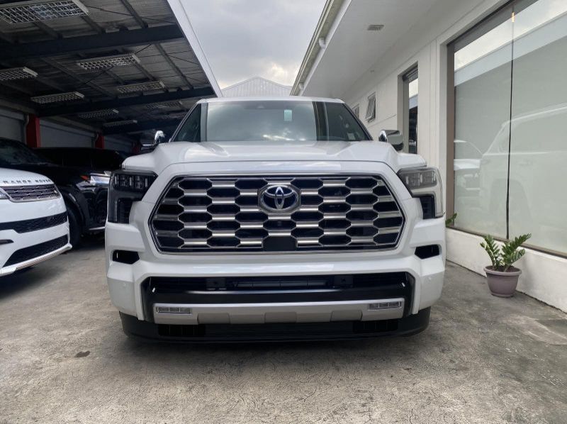 2023 Toyota Sequoia Capstone pictures