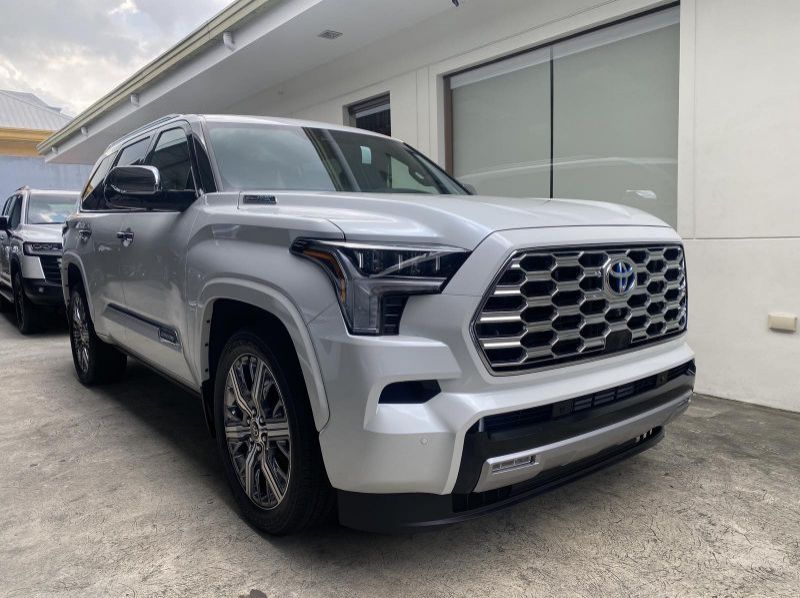 2023 Toyota Sequoia Capstone pictures