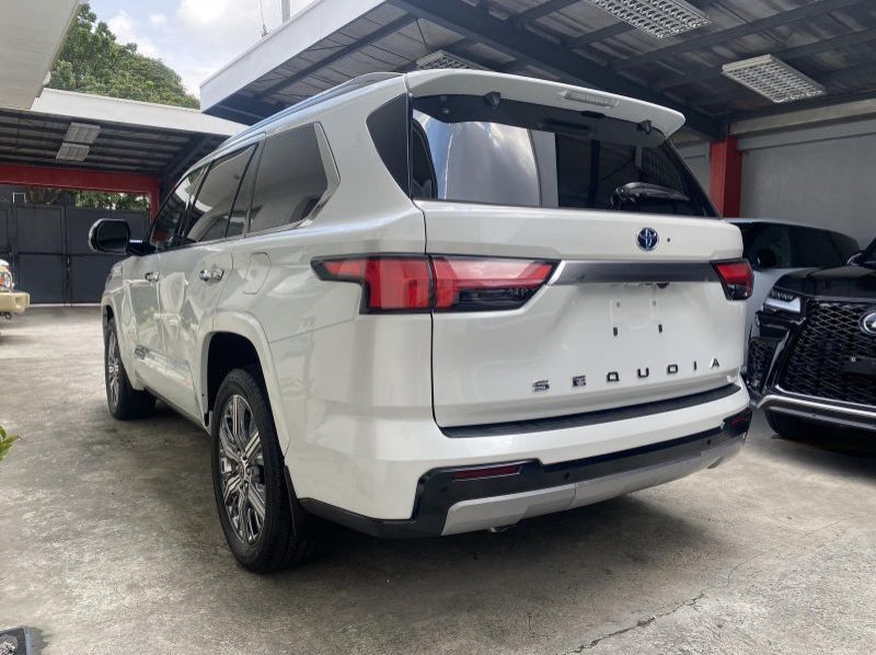 2023 Toyota Sequoia Capstone pictures