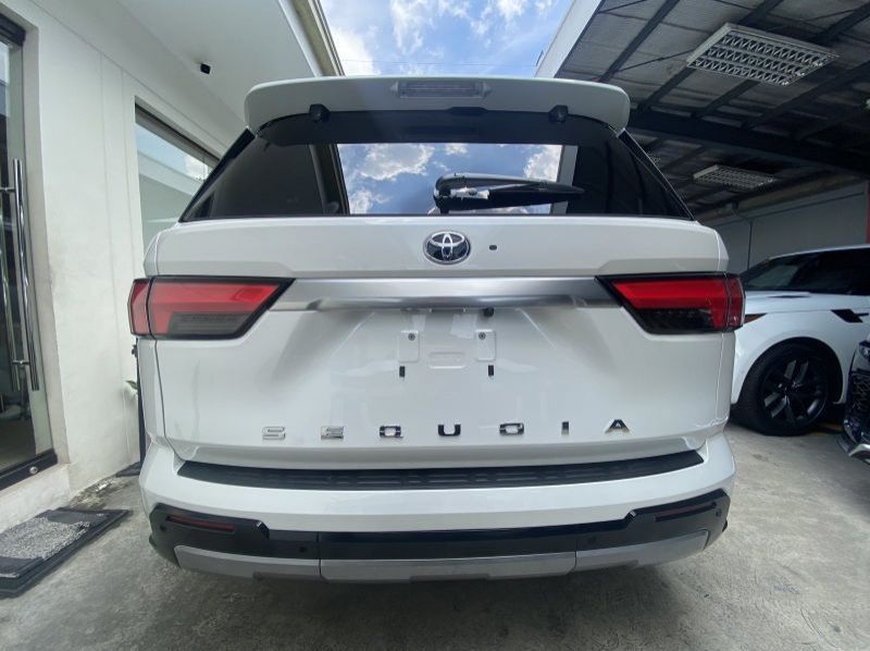 2023 Toyota Sequoia Capstone pictures