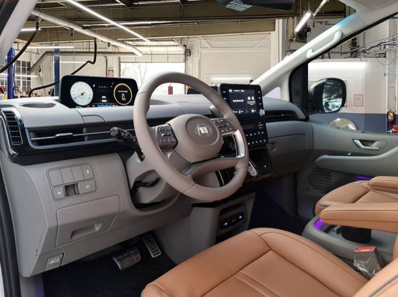 2023 Hyundai Staria pictures