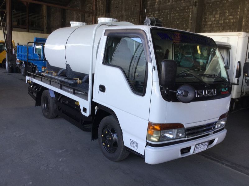 2020 Isuzu Water Tanker Truck pictures