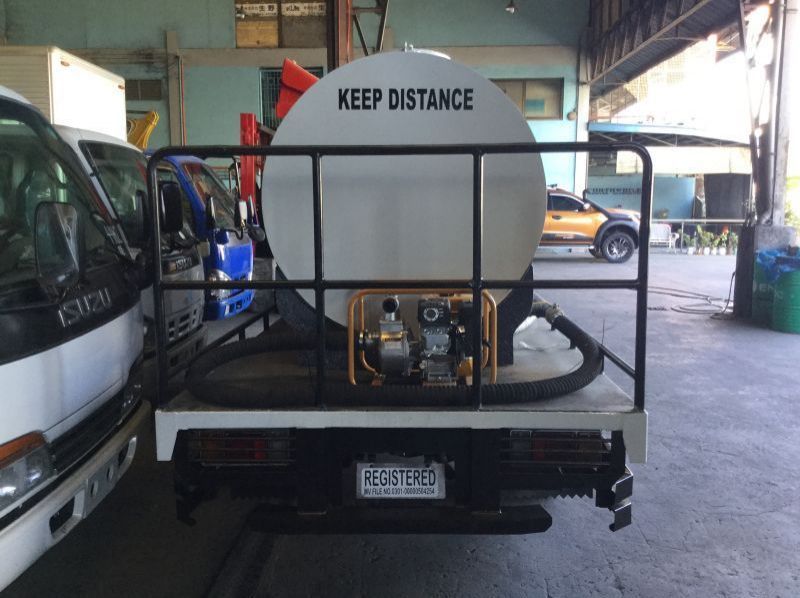 2020 Isuzu Water Tanker Truck pictures