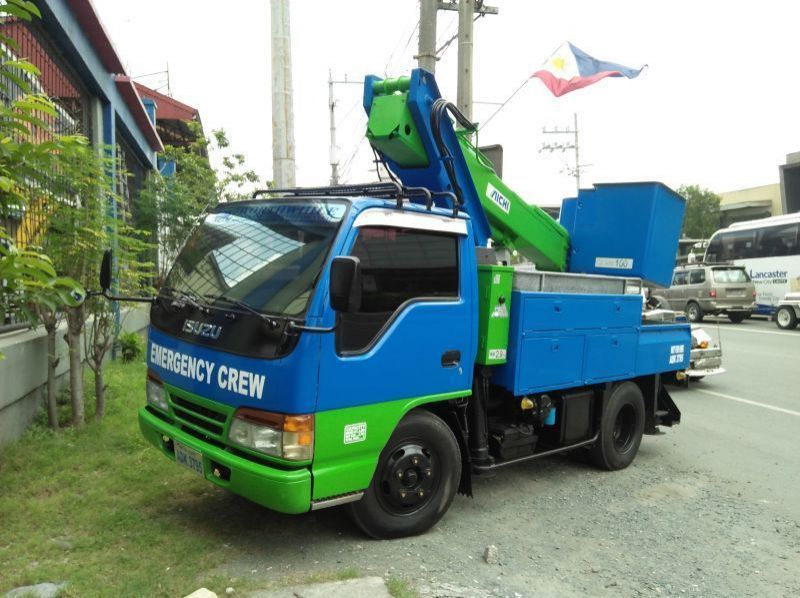 2000 Isuzu ISUZU ManLift Truck pictures