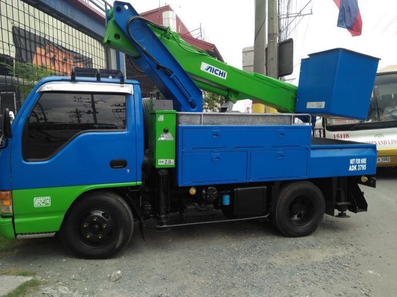 2000 Isuzu ISUZU ManLift Truck pictures