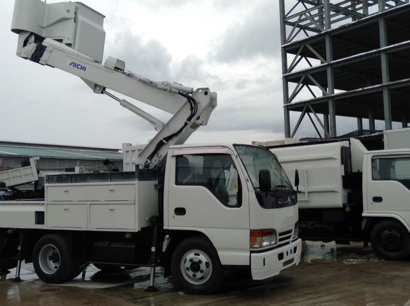 2000 Isuzu ISUZU ManLift Truck pictures