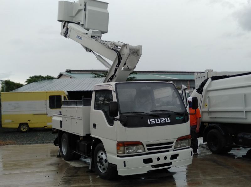 2000 Isuzu ISUZU ManLift Truck pictures