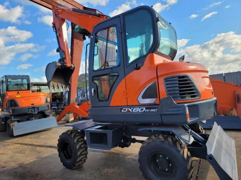 2023 DOOSAN DX60W pictures