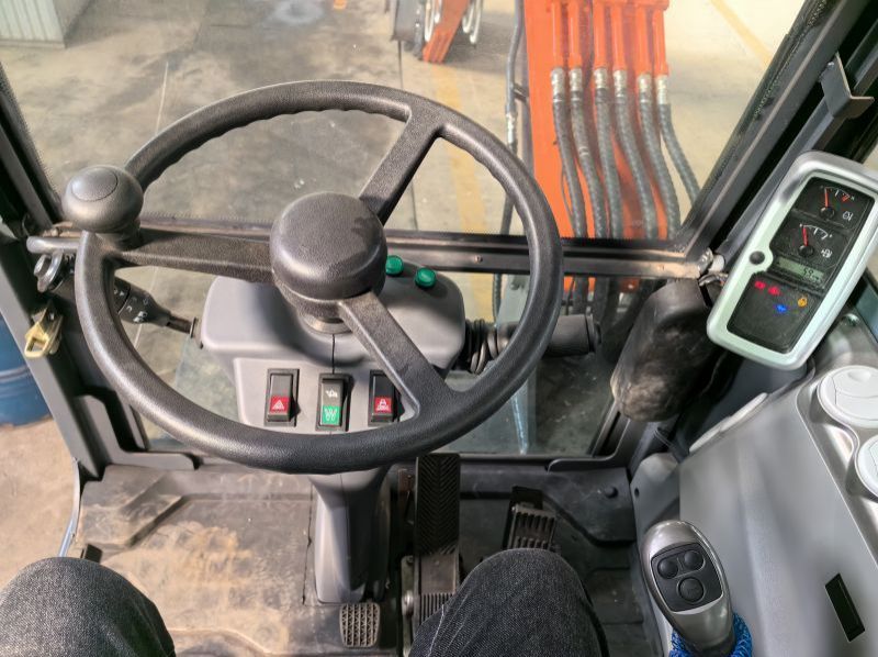 2023 DOOSAN DX60W pictures