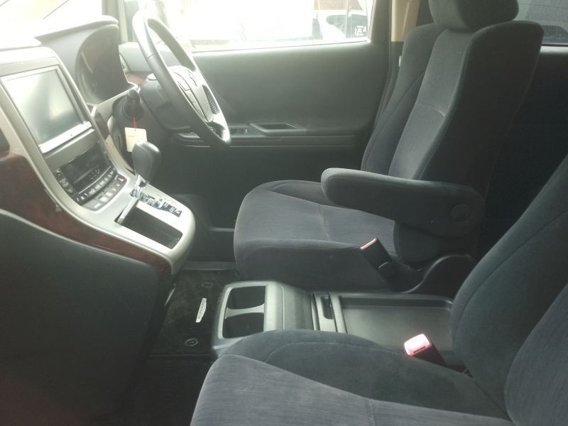 2012 Toyota Alphard photo