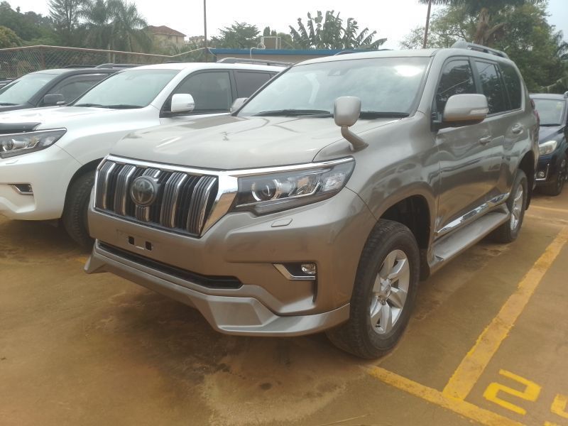 2023 Toyota Land Cruiser Prado photo