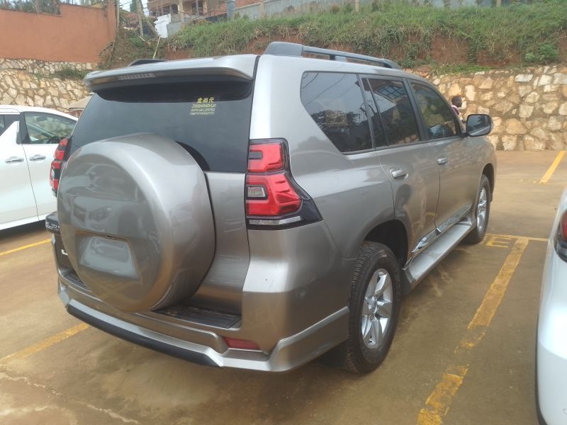 2023 Toyota Land Cruiser Prado photo