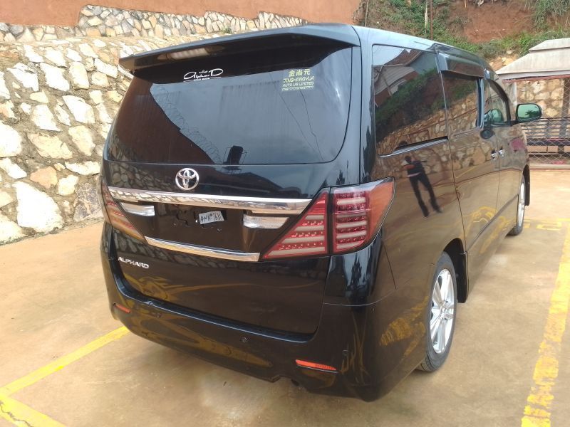 2014 Toyota Alphard photo