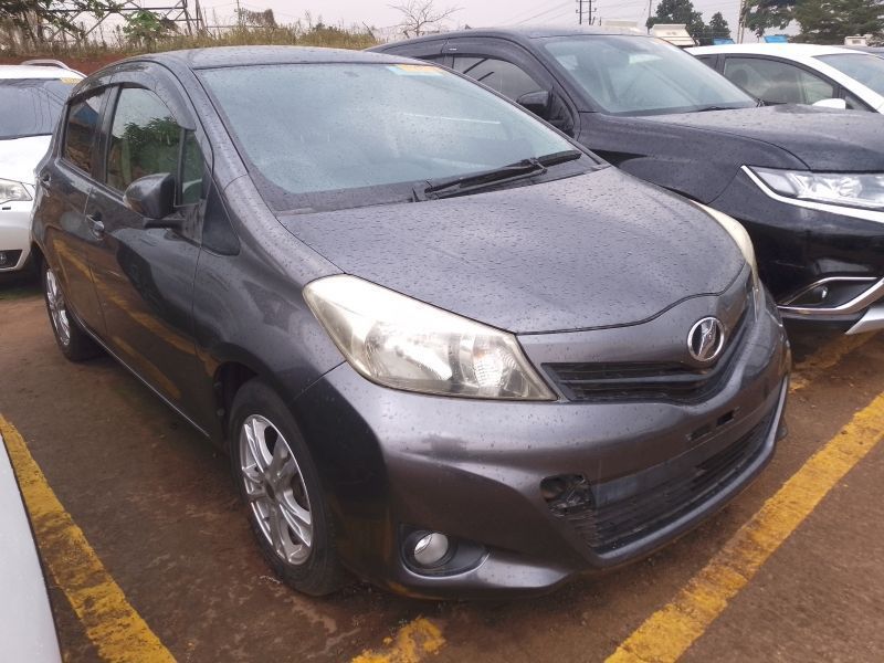 2011 Toyota VITZ photo