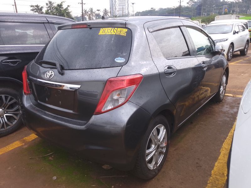 2011 Toyota VITZ photo