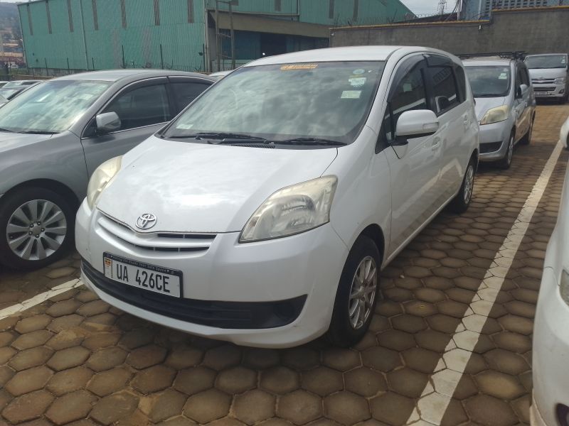 2010 Toyota Passo Sette photo