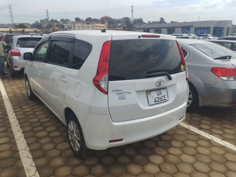 2010 Toyota Passo Sette photo