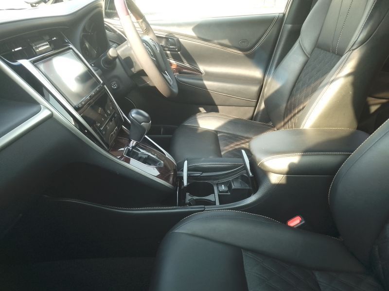 2016 Toyota Harrier photo