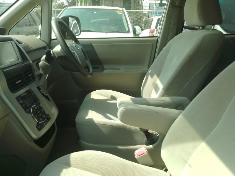 2012 Toyota Noah photo