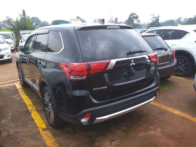 2018 Mitsubishi OUTLANDER photo