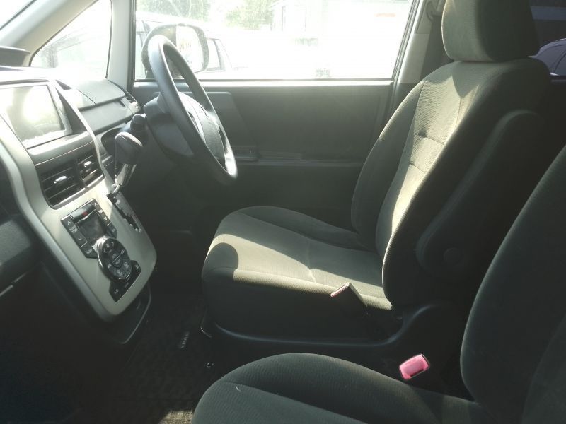 2010 Toyota NOAH photo