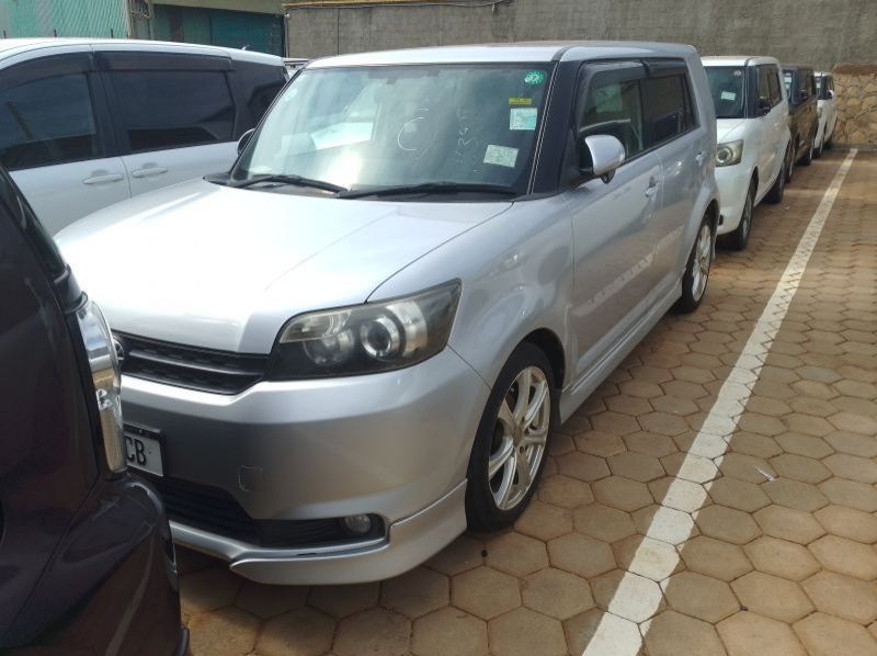 2012 Toyota Rumion pictures