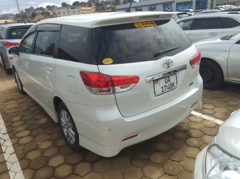 2014 Toyota Wish pictures