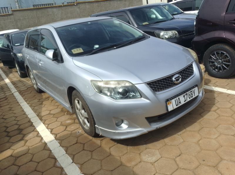 2012 Toyota Fielder pictures