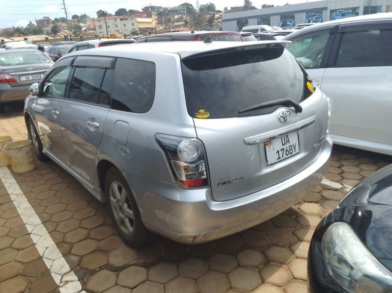 2012 Toyota Fielder pictures