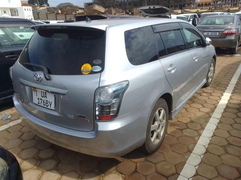 2012 Toyota Fielder pictures