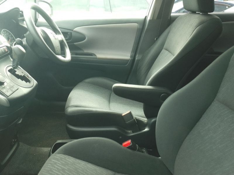 2012 Toyota Wish pictures