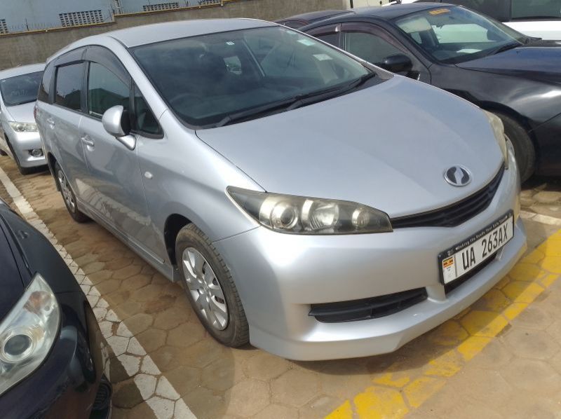 2012 Toyota Wish pictures