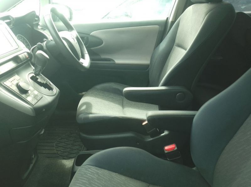 2012 Toyota Wish pictures